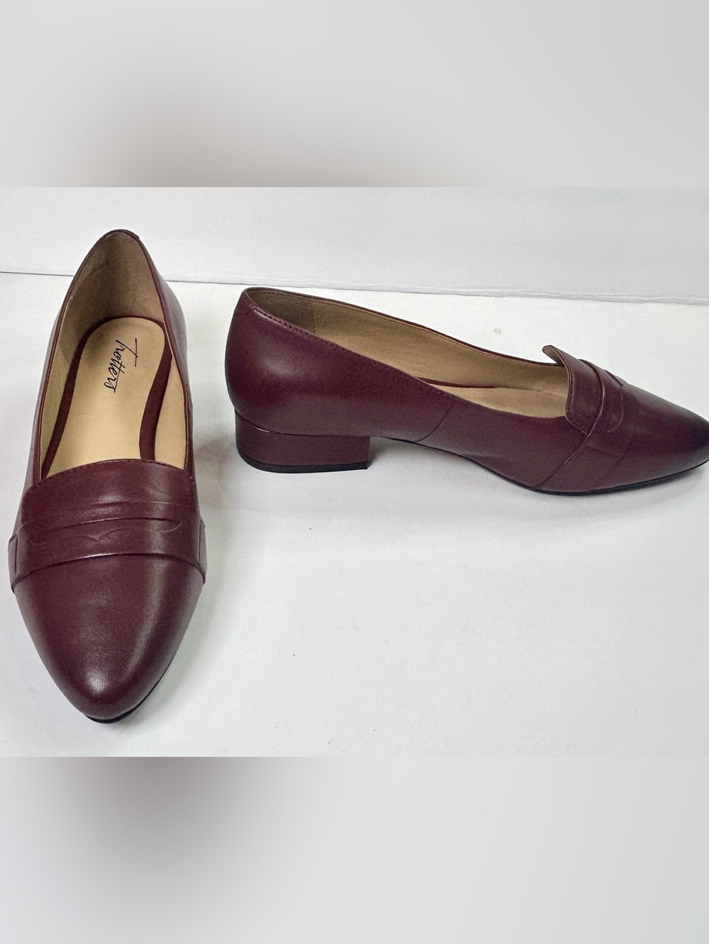 Trotters Burgundy Leather Penny Loafer Pumps Womenโs Size 6M Block Heel